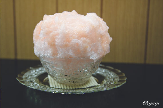 六花の桃カキ氷